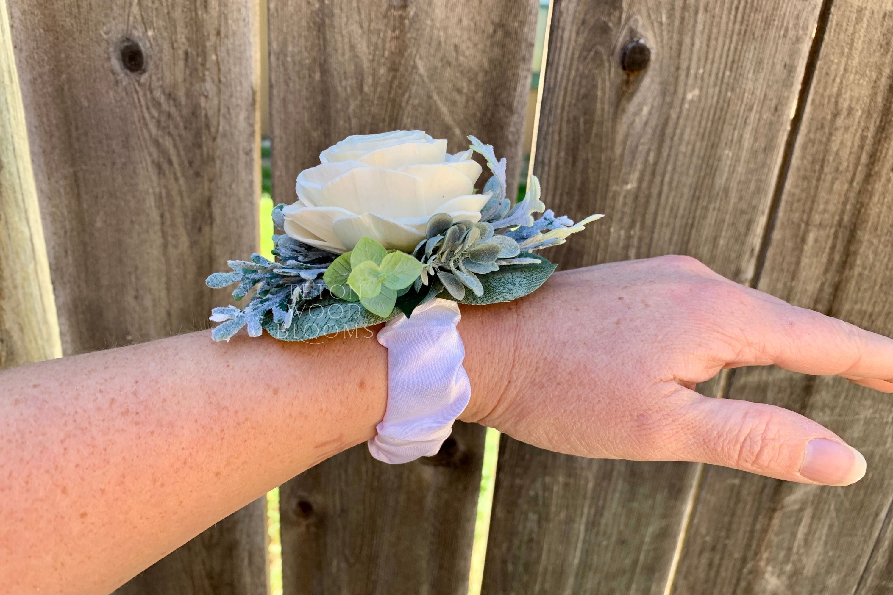 Single Rose Wrist Corsage – Teton Wood Blooms